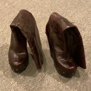 Brown leather high boot w studs size7